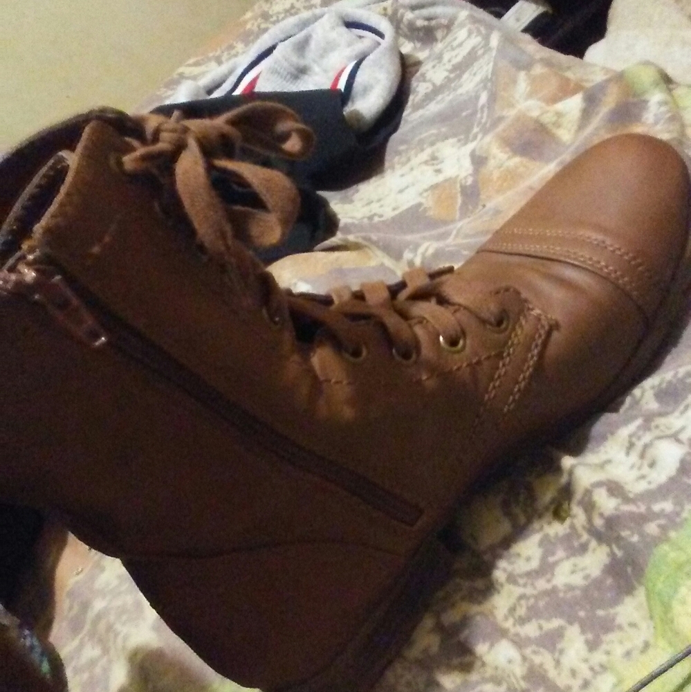Boots - Picture 2 of 3